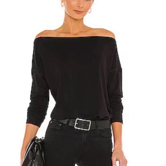 PAIGE Tops - Paige off shoulder top